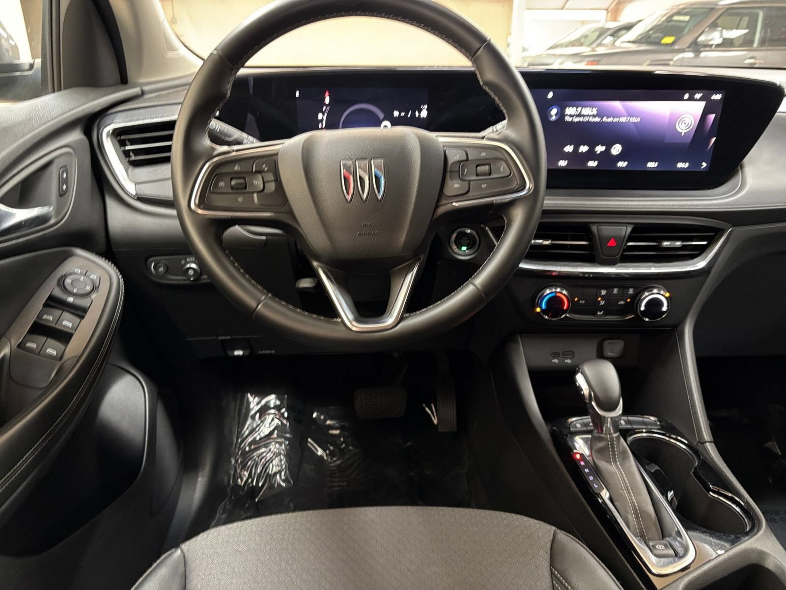 Used 2025 Buick Encore GX Preferred AWD/4WD image 32