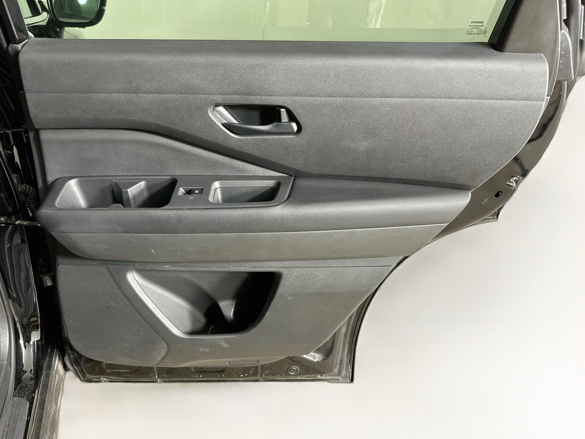 Used 2025 Nissan Pathfinder SV AWD/4WD image 31
