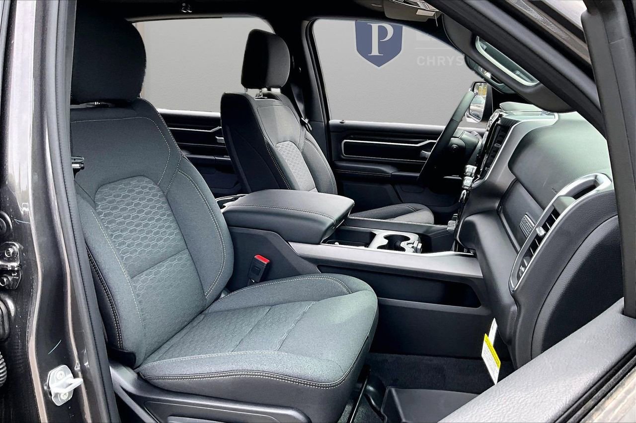New 2026 RAM 1500 4x4 Crew Cab image 23