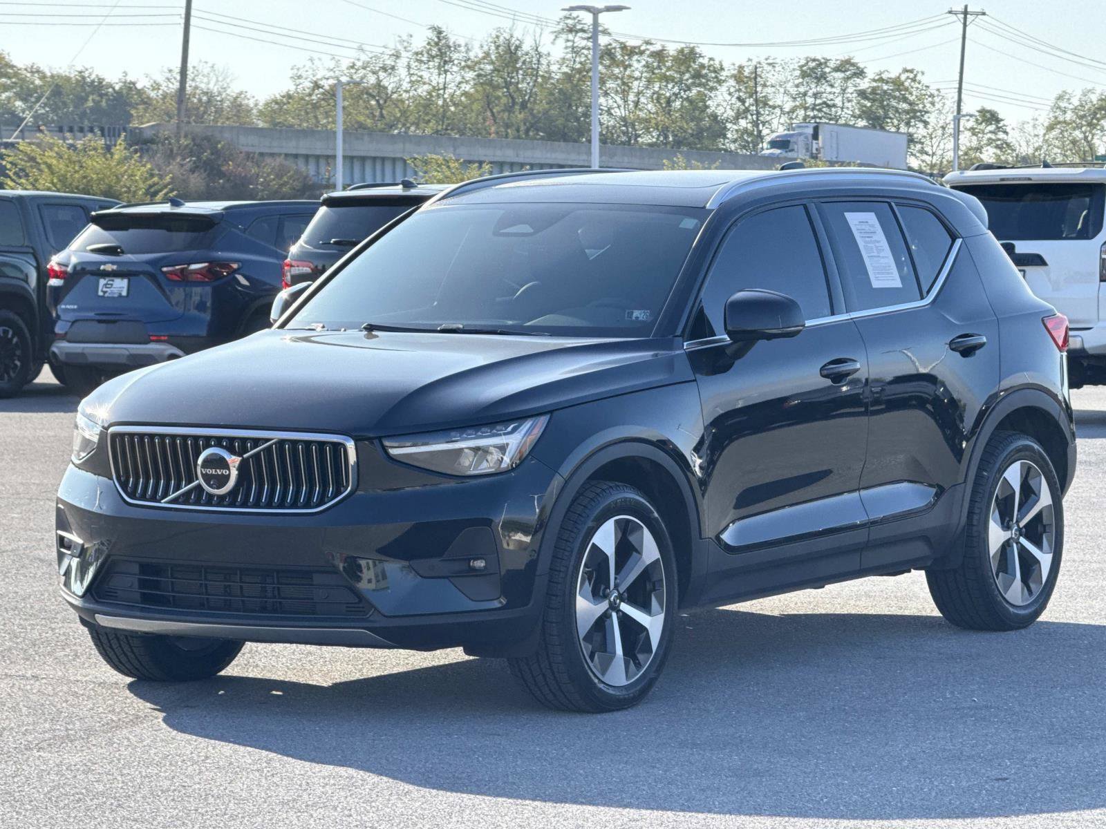 Used 2024 Volvo XC40 B5 Plus image 28
