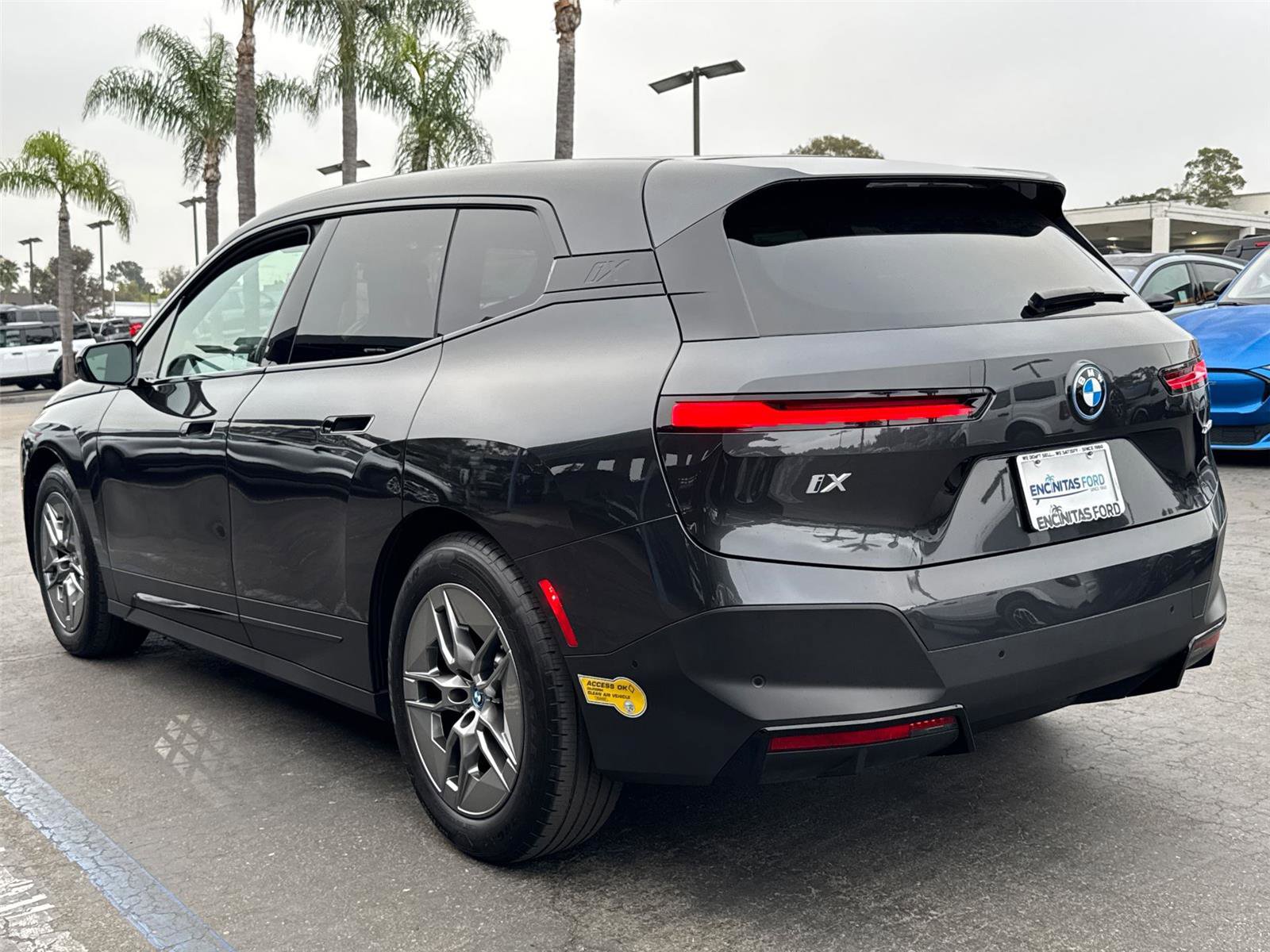 Used 2022 BMW iX xDrive50 w/ Dynamic Handling Package image 10