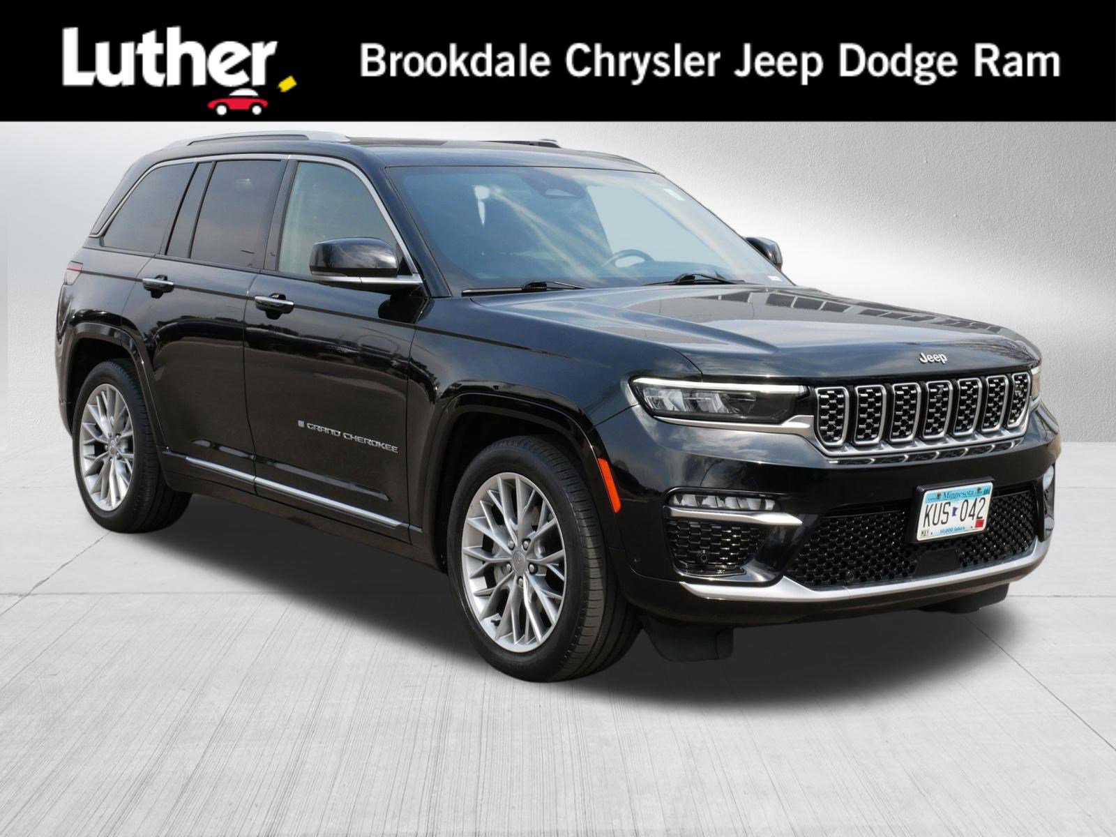 Used 2023 Jeep Grand Cherokee Summit w/ Adv Protech Group IV AWD/4WD video 1