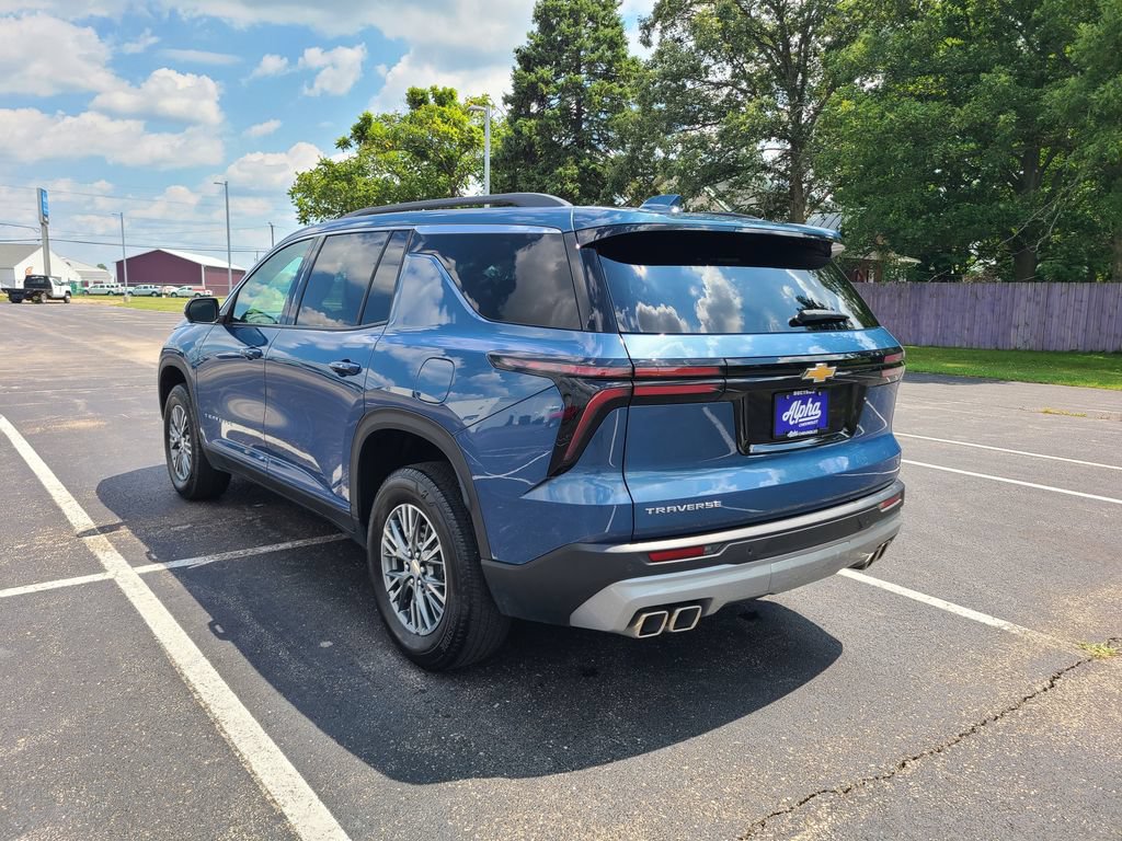 Used 2024 Chevrolet Traverse LT FWD image 4