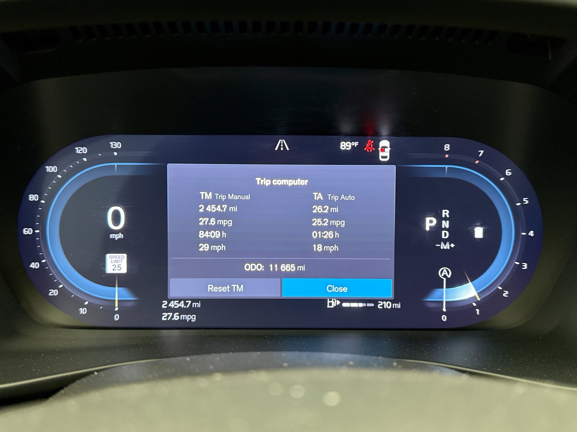 Used 2025 Volvo XC40 B5 Plus AWD/4WD image 9