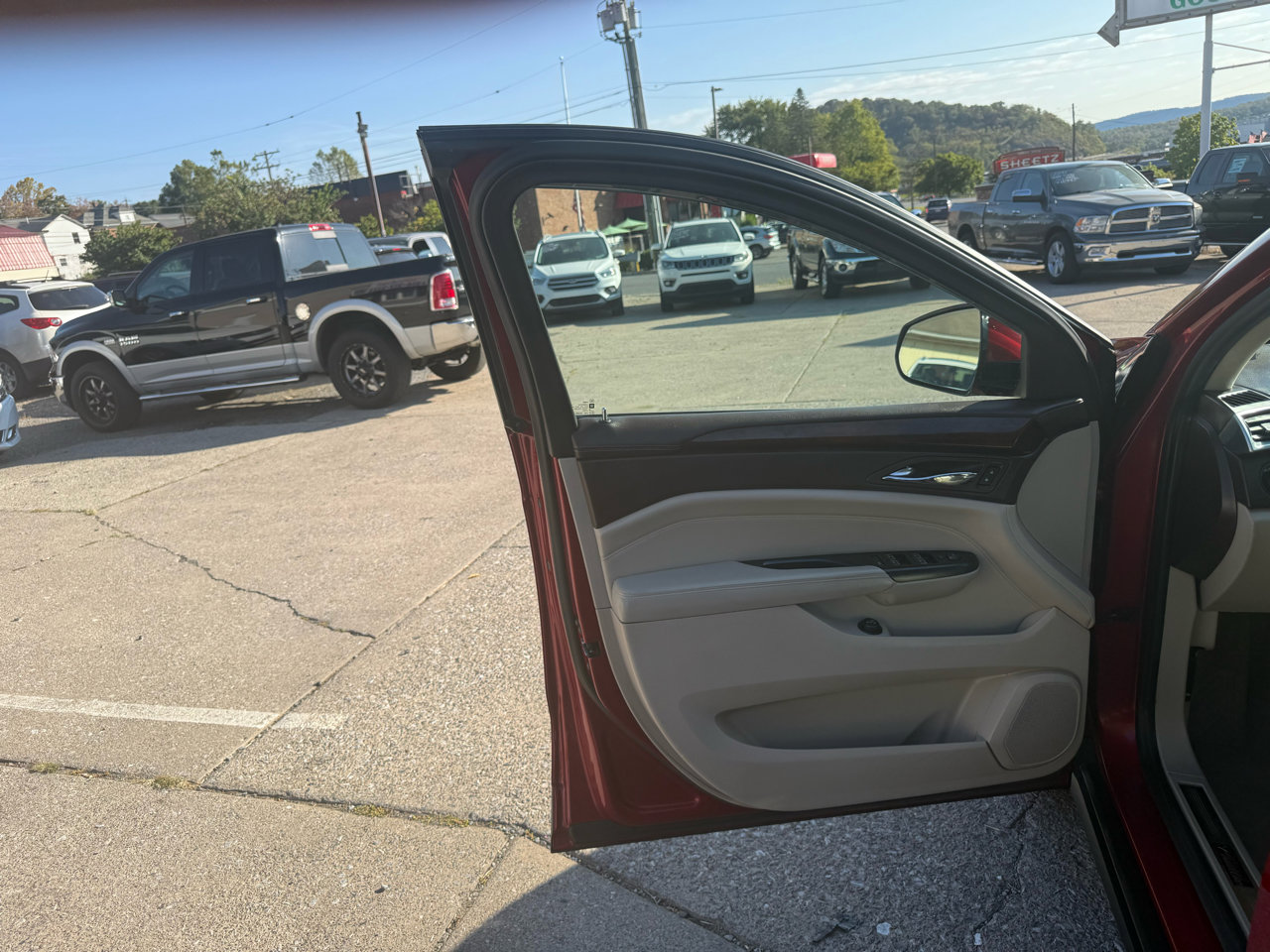 Used 2015 Cadillac SRX Luxury w/ Driver Awareness Package image 29