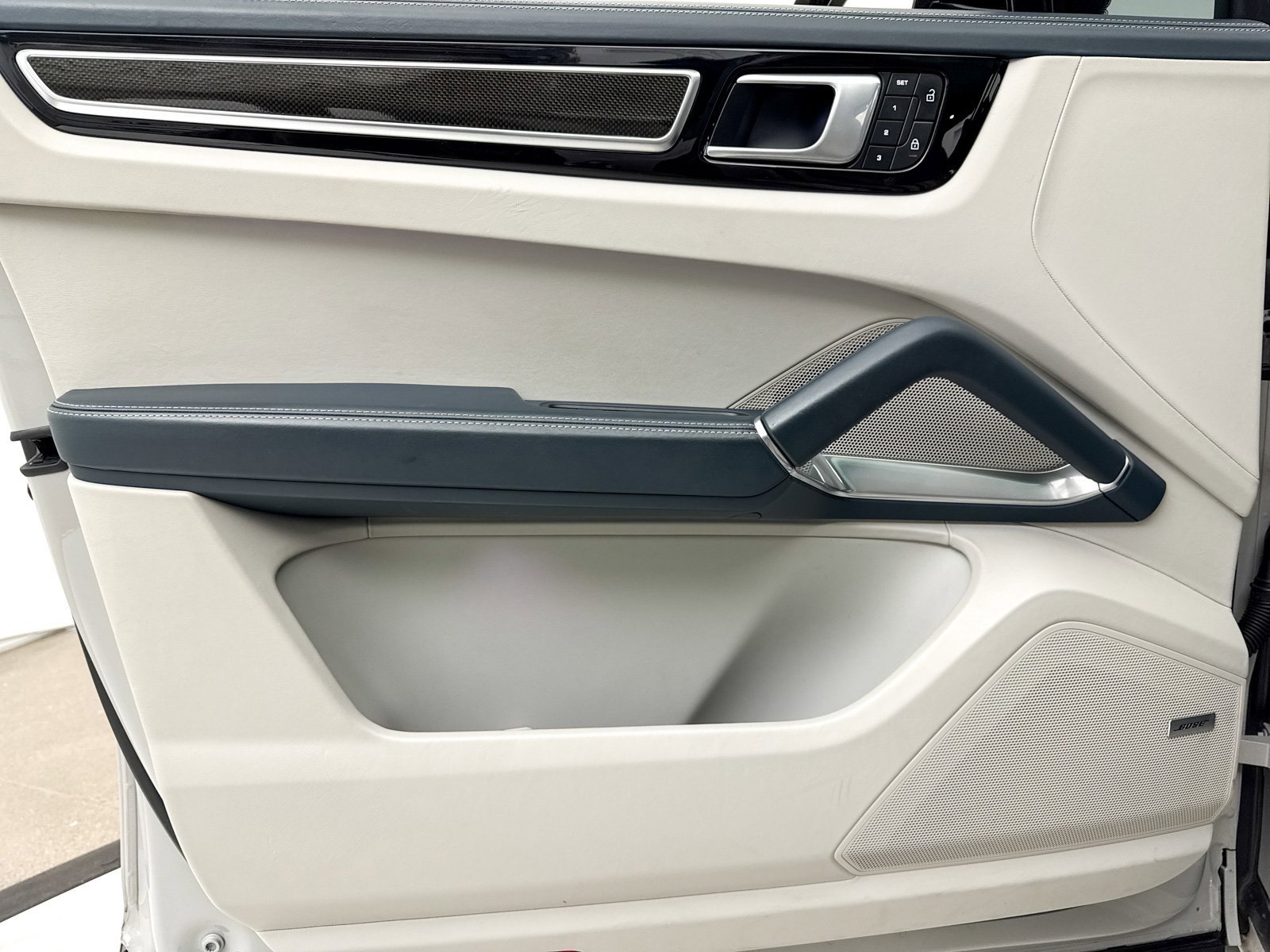 Used 2022 Porsche Cayenne Turbo image 40