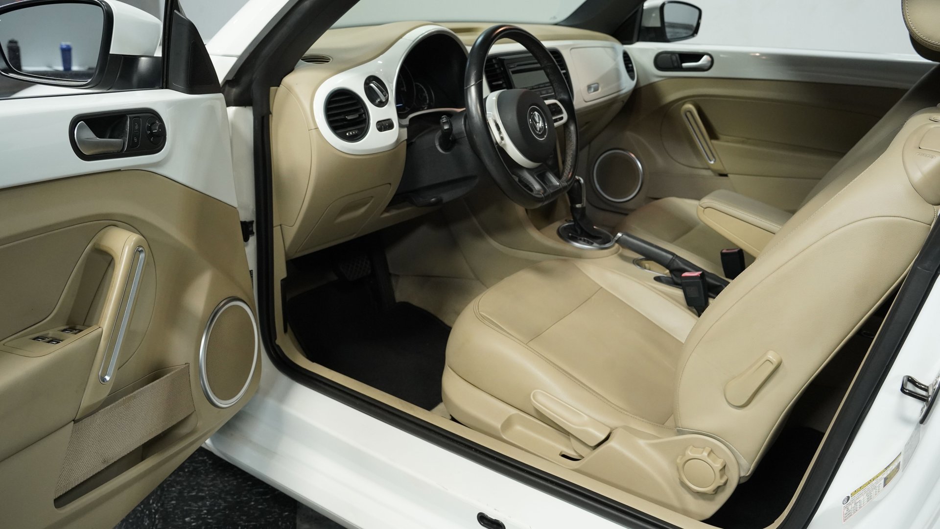 Used 2014 Volkswagen Beetle 1.8T image 4