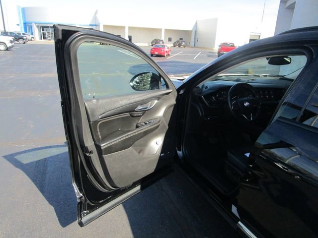 Used 2021 Buick Envision Essence w/ Technology Package I image 17