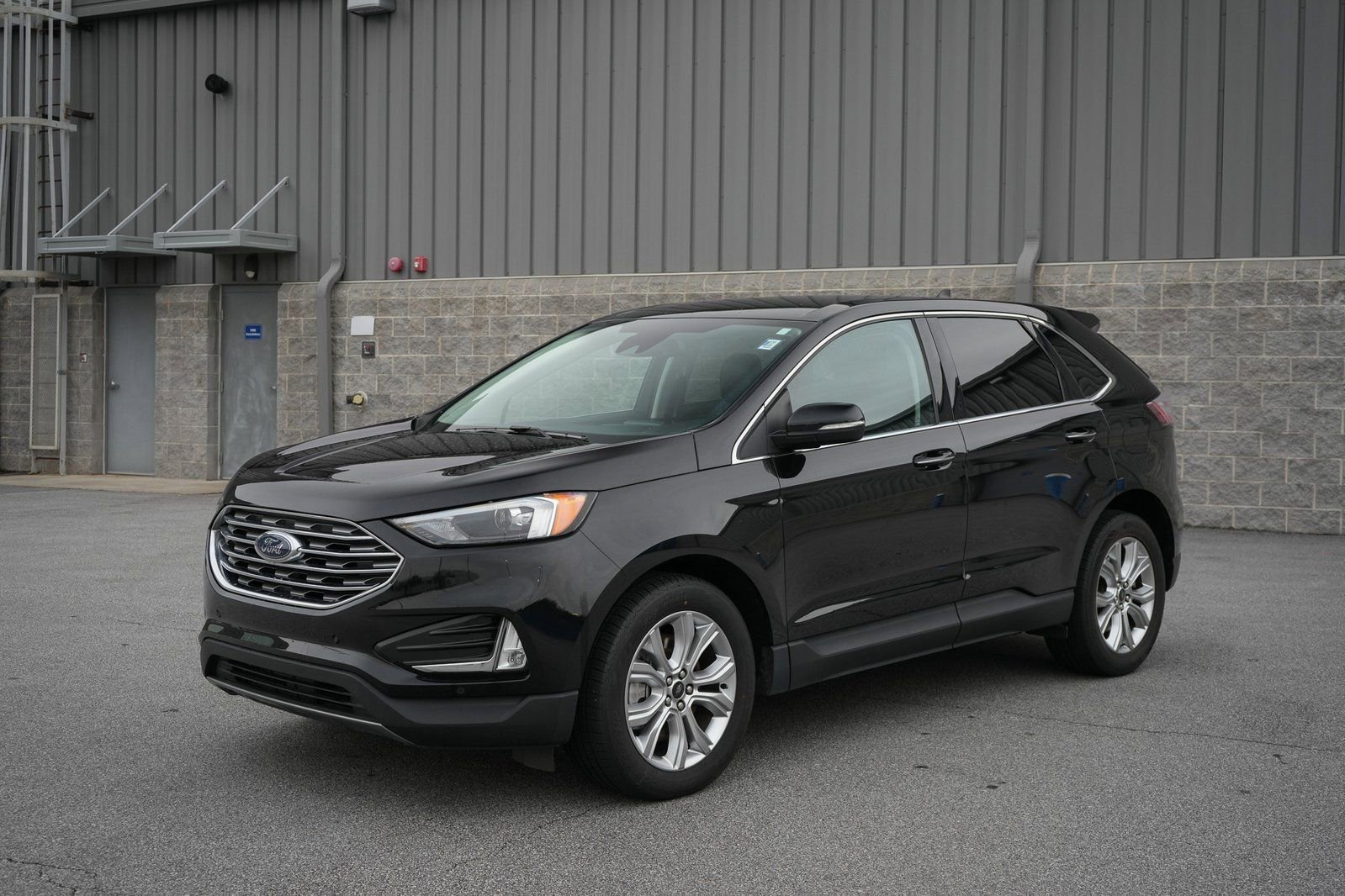 Used 2024 Ford Edge Titanium image 3