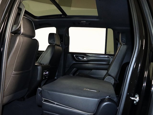 Used 2023 GMC Yukon XL SLT w/ SLT Premium Package image 15