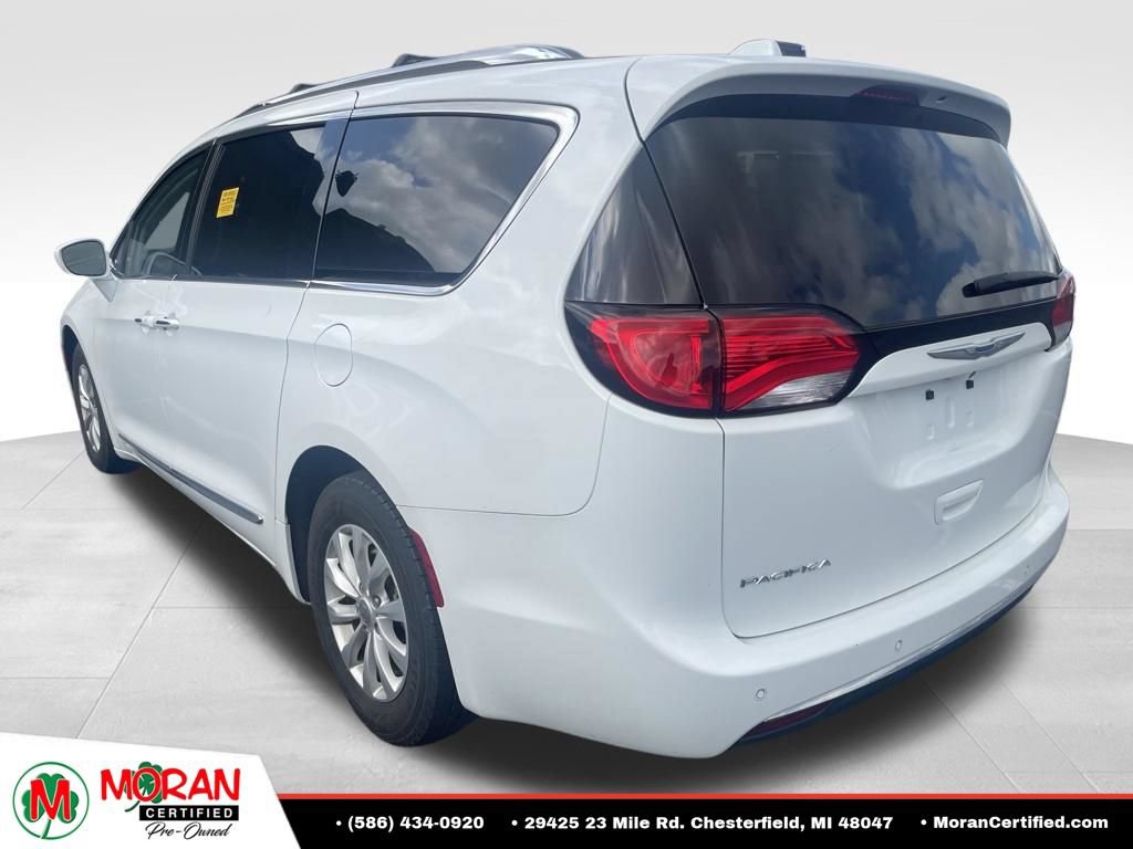 Used 2018 Chrysler Pacifica Touring-L FWD image 5