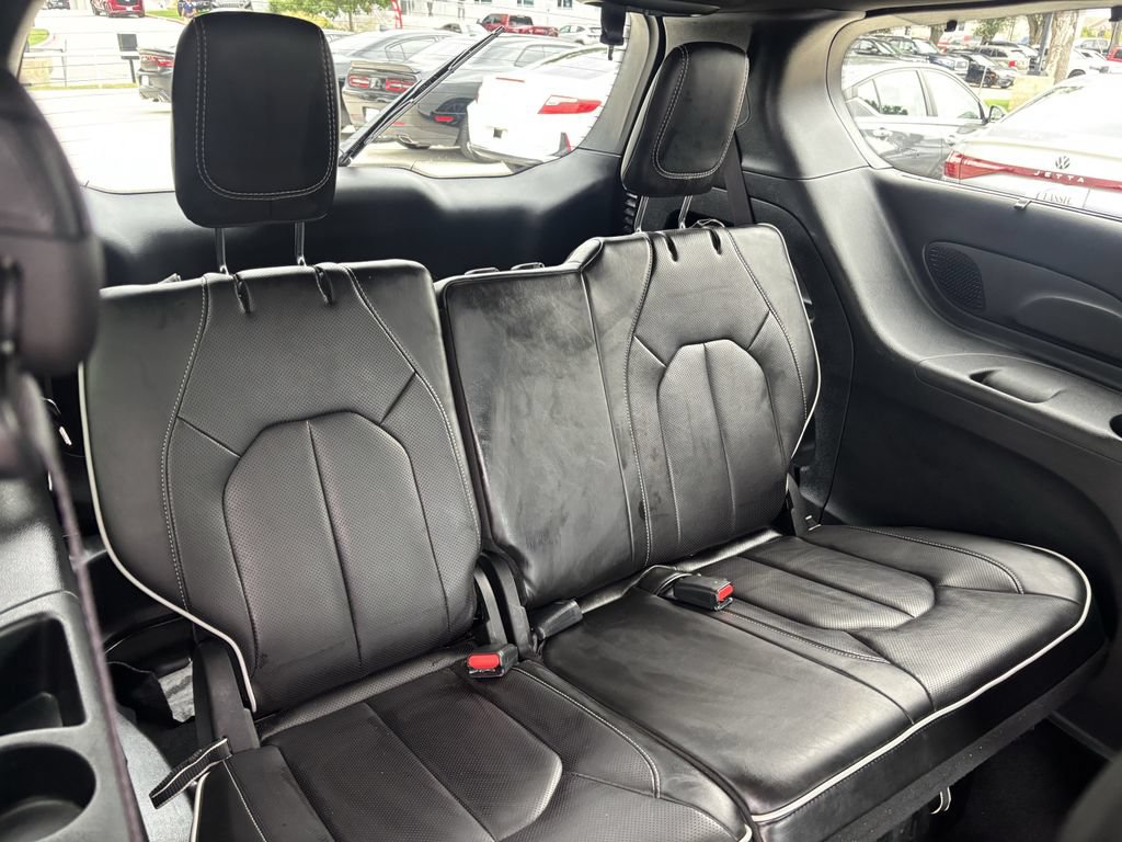 Used 2025 Chrysler Pacifica Limited FWD image 29