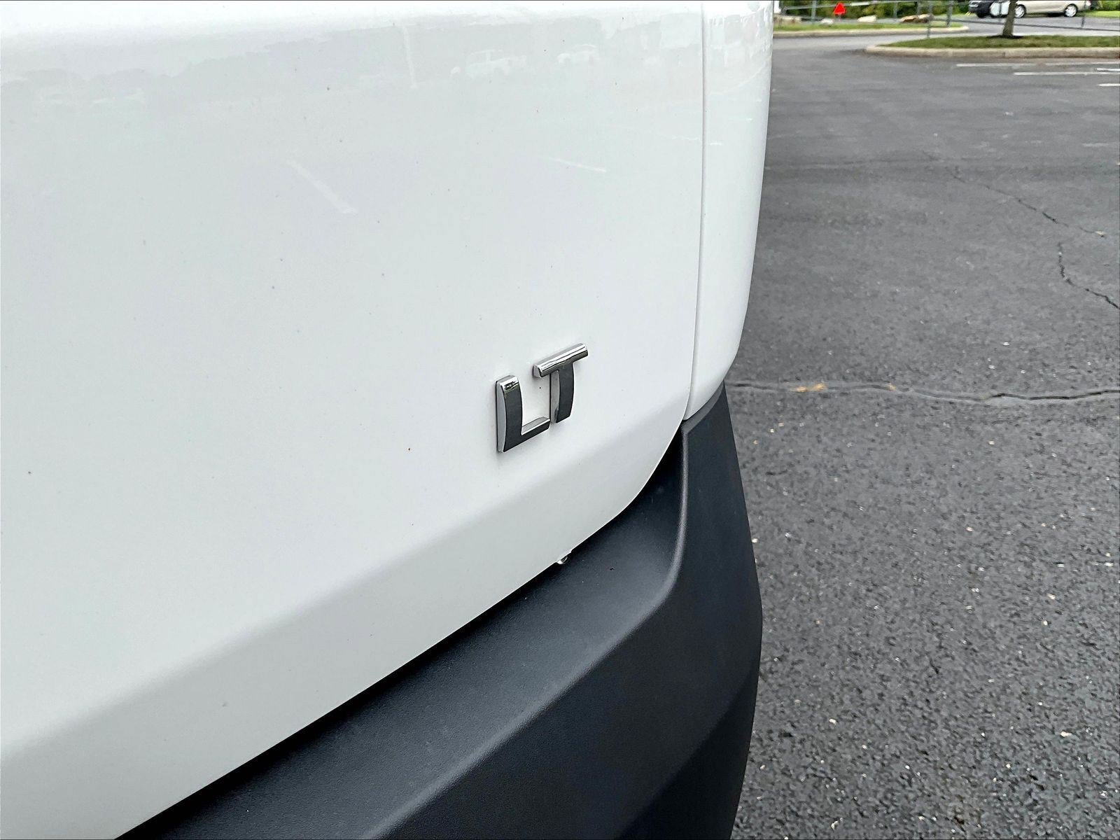 Used 2023 Chevrolet Traverse LT FWD image 24