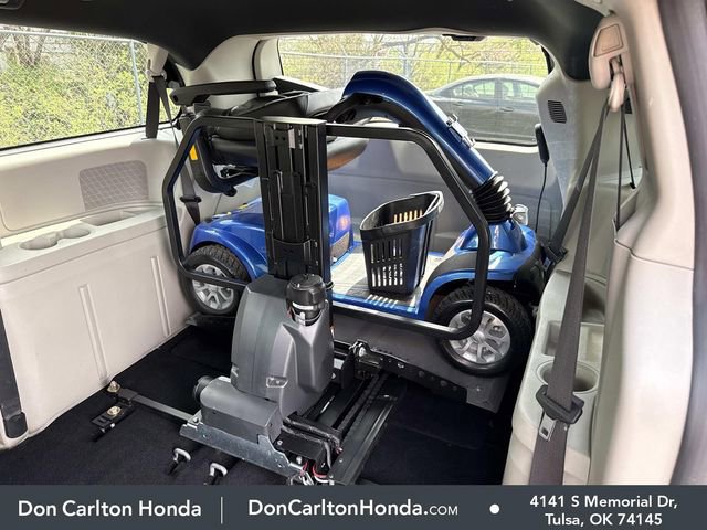 Used 2019 Dodge Grand Caravan SXT image 21