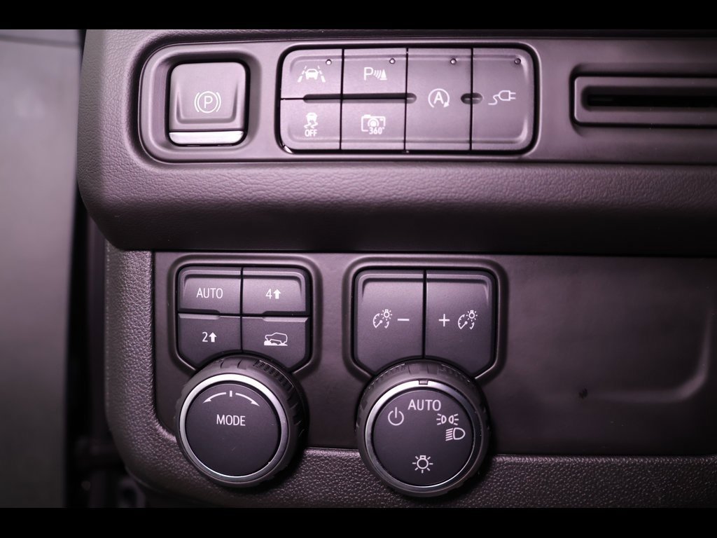 Used 2022 Chevrolet Tahoe LT w/ Luxury Package image 18