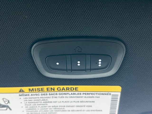 Used 2025 Chrysler Pacifica Select image 31