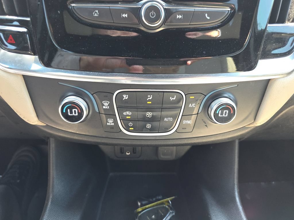 Used 2023 Chevrolet Traverse LS FWD image 24