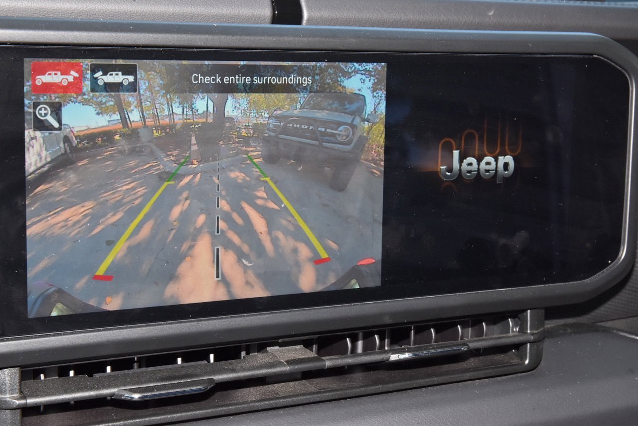 Used 2025 Jeep Gladiator Rubicon AWD/4WD image 29