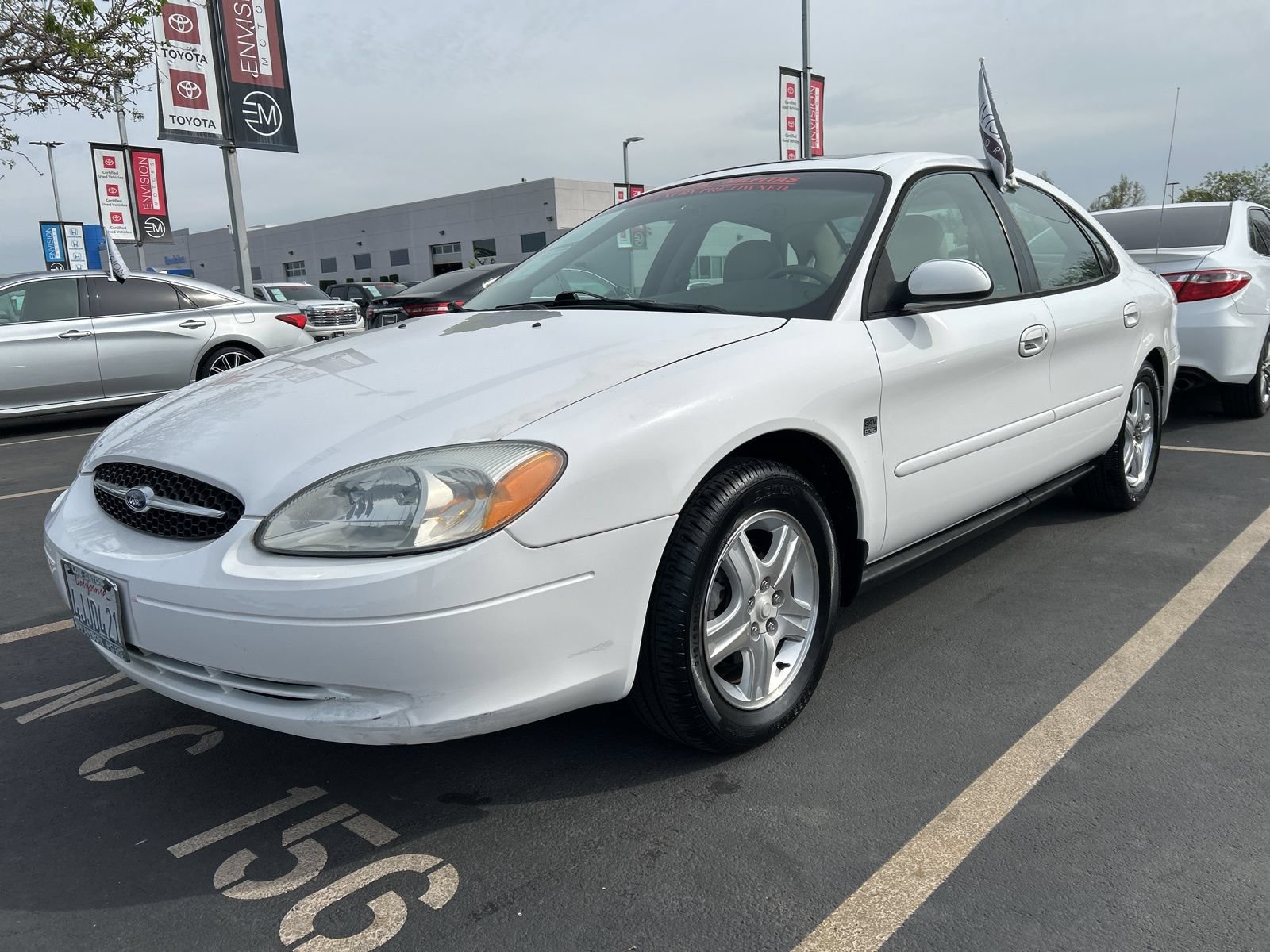 Used 2000 Ford Taurus SEL FWD image 2