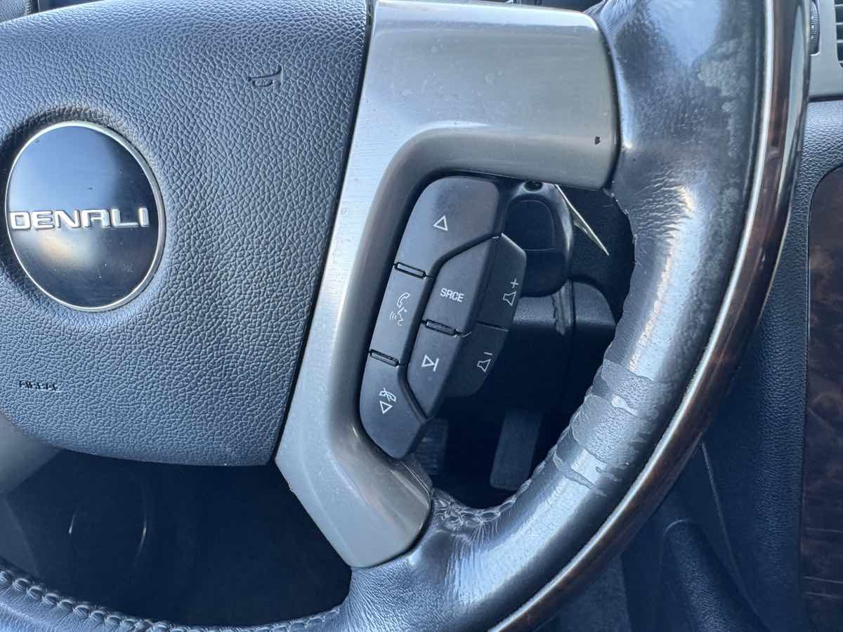 Used 2011 GMC Yukon Denali RWD image 49