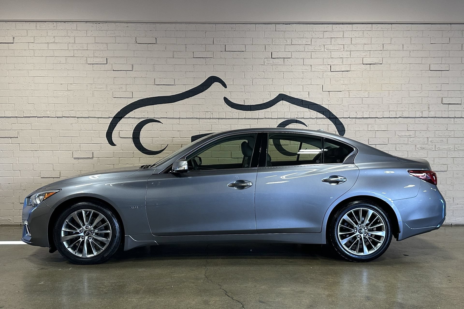 Used 2018 INFINITI Q50 Luxe w/ Essential Package (3.0T Luxe) AWD/4WD image 8