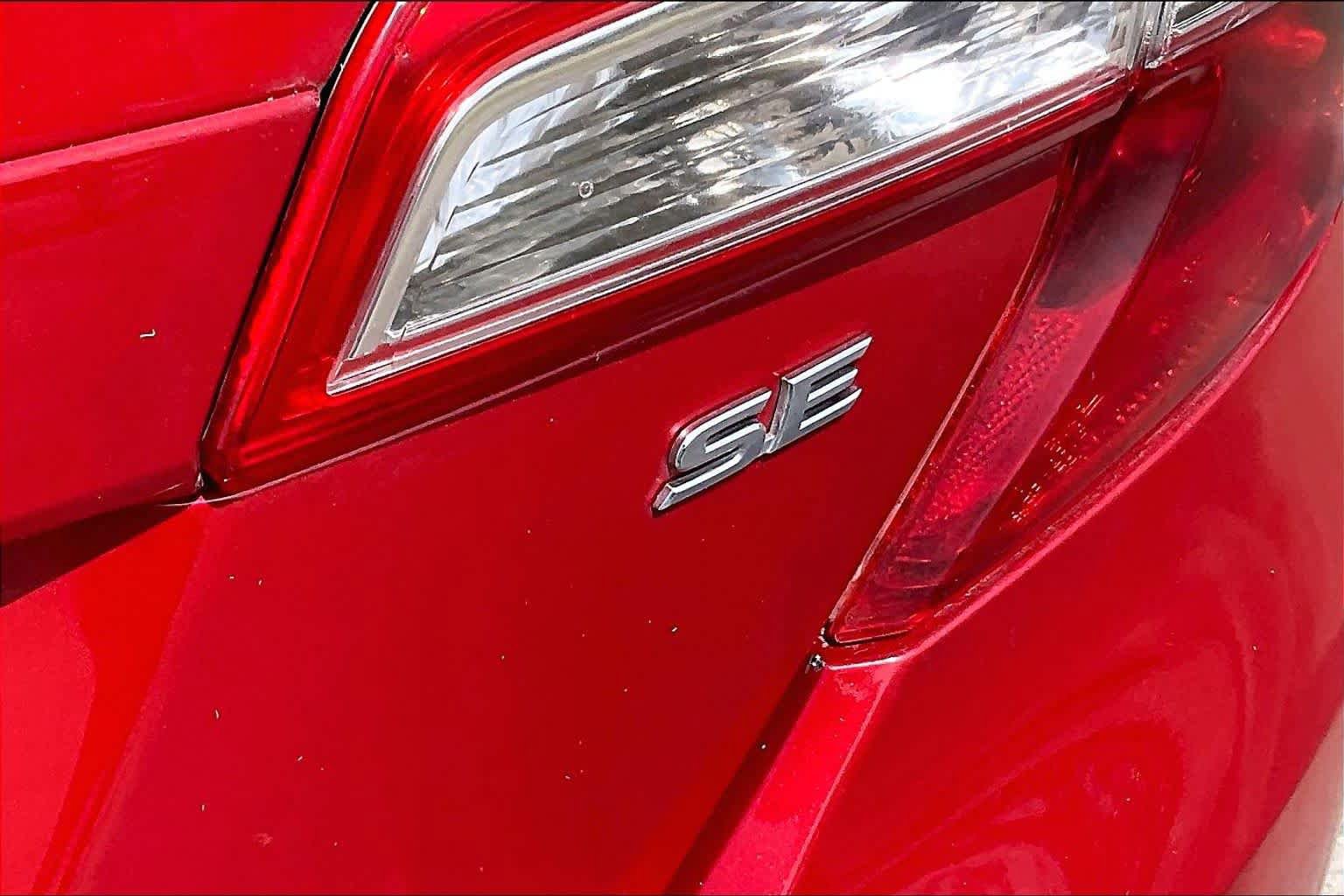 Used 2014 Toyota Camry SE FWD image 10