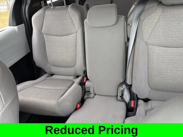 Used 2025 Toyota Sienna LE FWD image 27