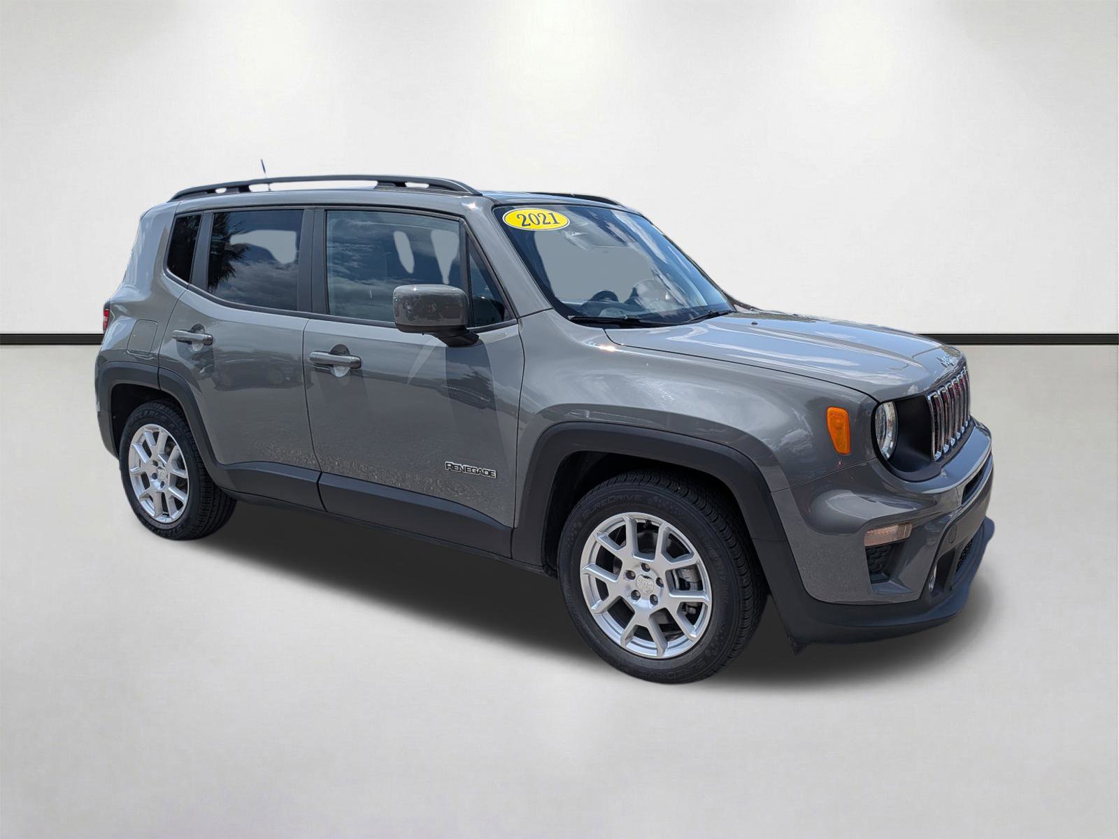 Used 2021 Jeep Renegade Latitude FWD image 2
