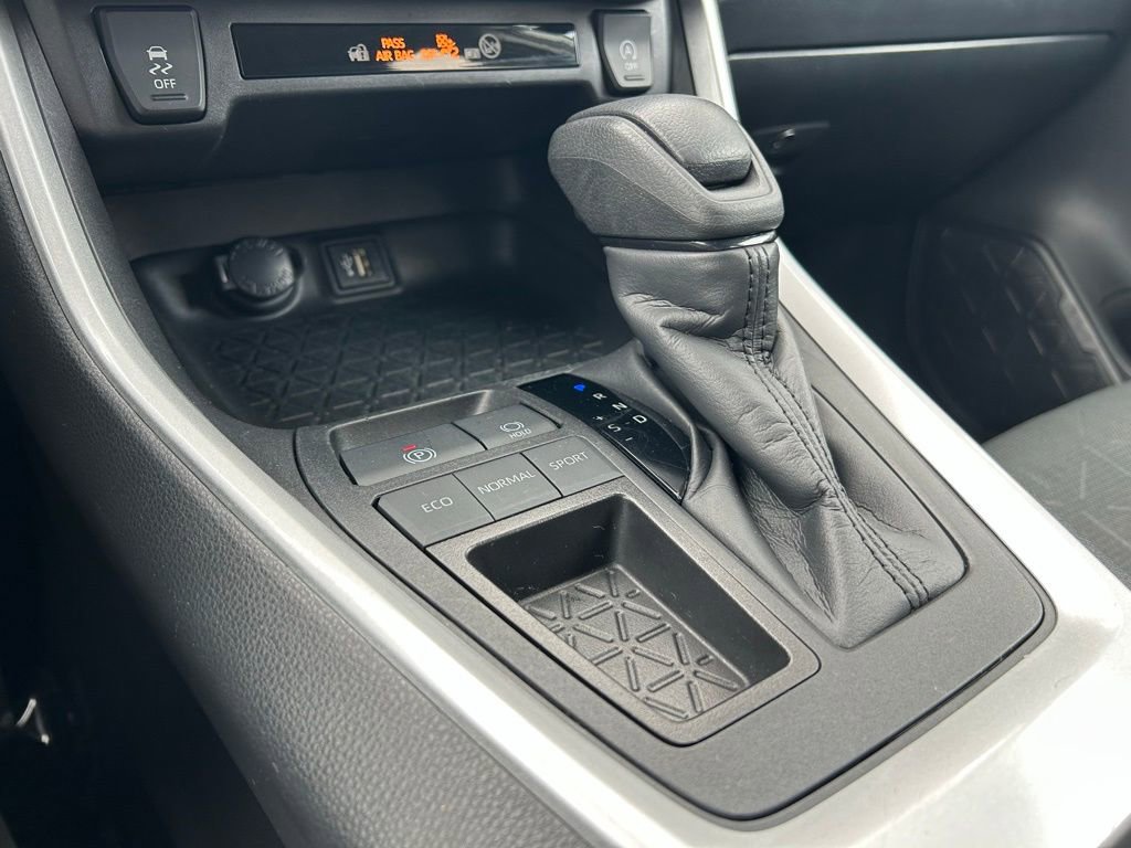 Certified 2024 Toyota RAV4 XLE FWD image 21