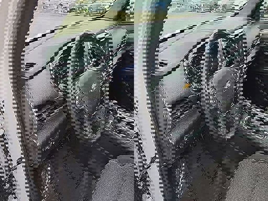 Used 2023 Chevrolet Traverse LT image 20