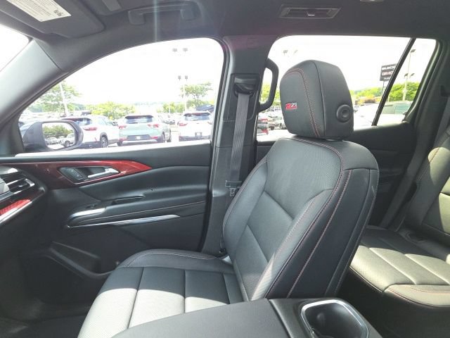 Used 2026 Chevrolet Traverse Z71 w/ LPO, Illumination Package AWD/4WD image 26
