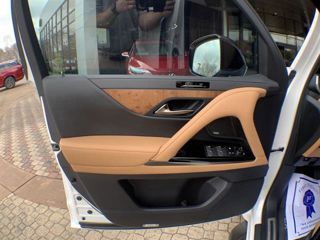 Certified 2025 Lexus LX 700h Luxury w/ Appearance Package image 13