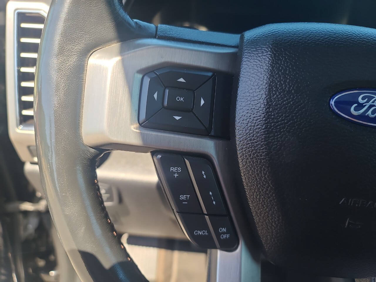 Used 2018 Ford F150 Platinum w/ Equipment Group 701A Luxury AWD/4WD image 23