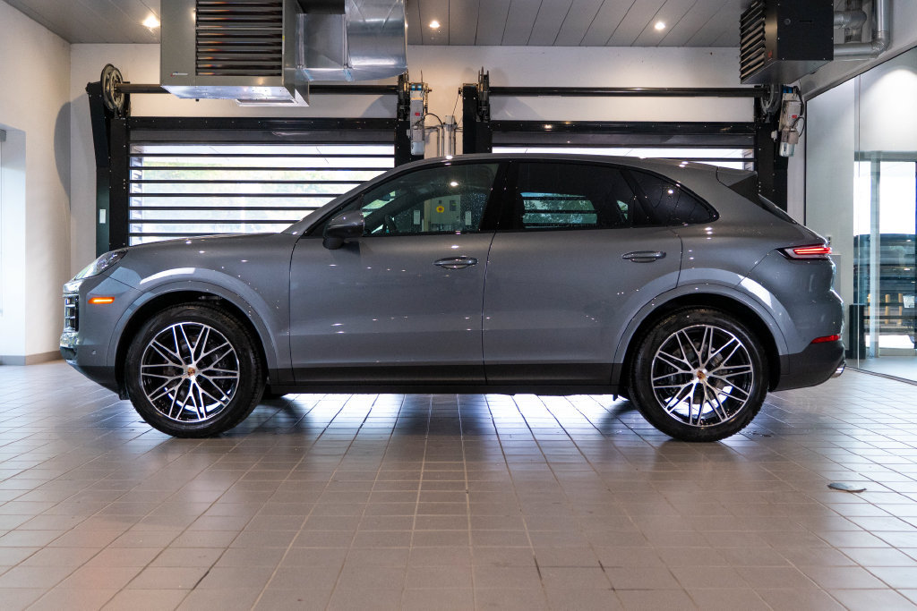 New 2026 Porsche Cayenne AWD/4WD image 2