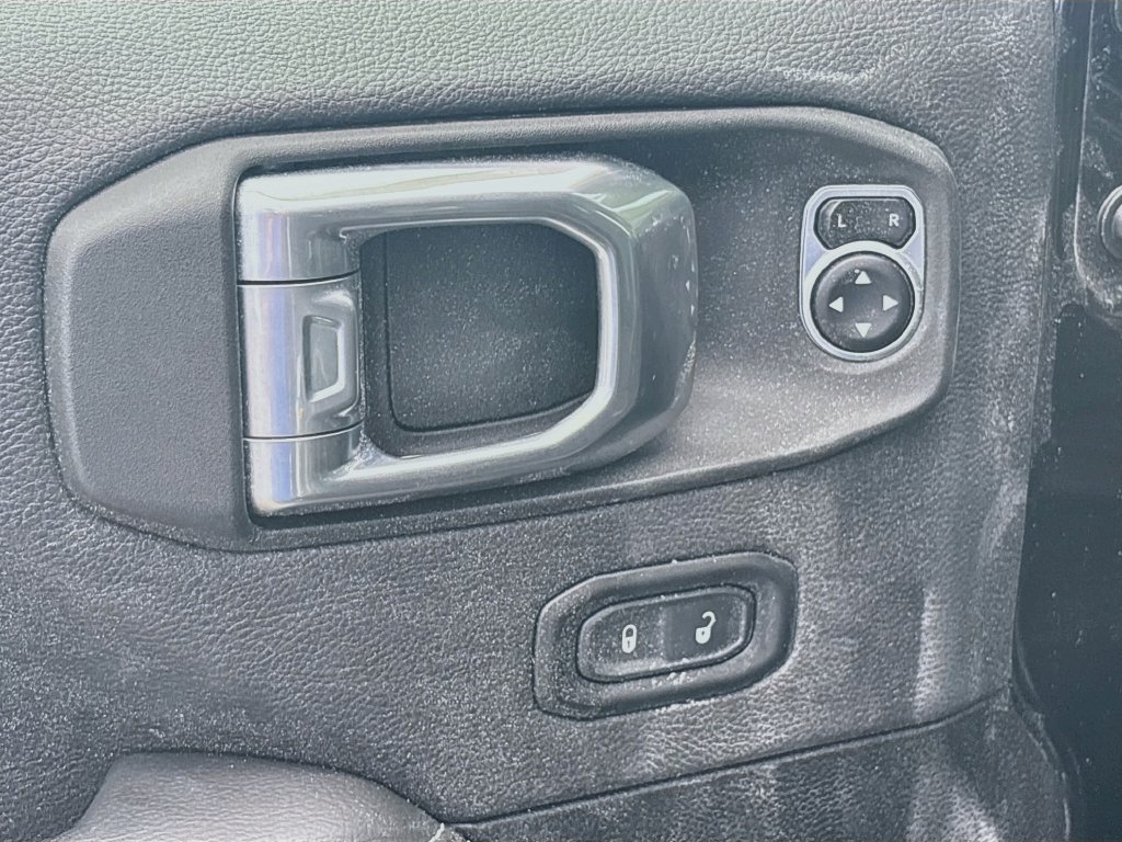 Used 2023 Jeep Wrangler Unlimited Sahara w/ Cold Weather Group AWD/4WD image 19
