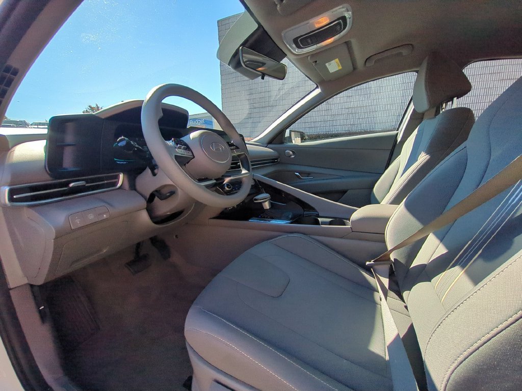 Used 2026 Hyundai Elantra Hybrid FWD image 15