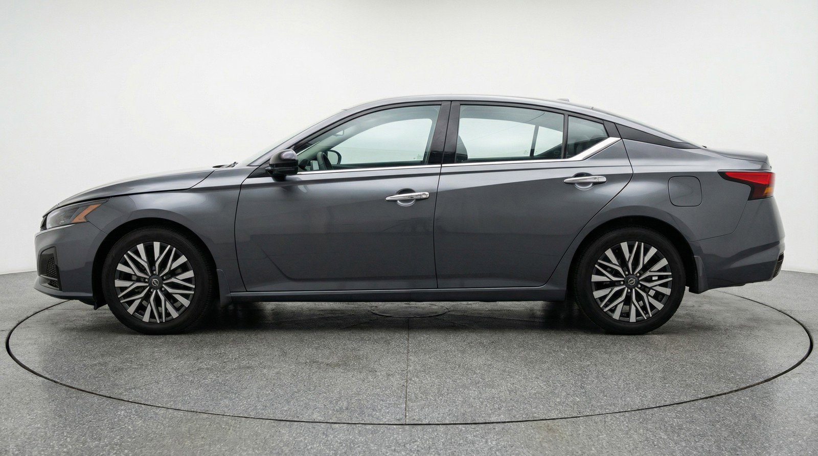 Used 2025 Nissan Altima 2.5 SV FWD image 5