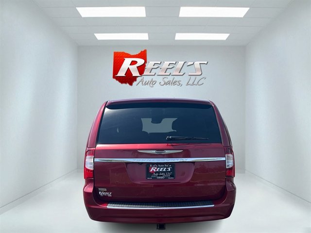 Used 2014 Chrysler Town & Country Touring FWD image 9