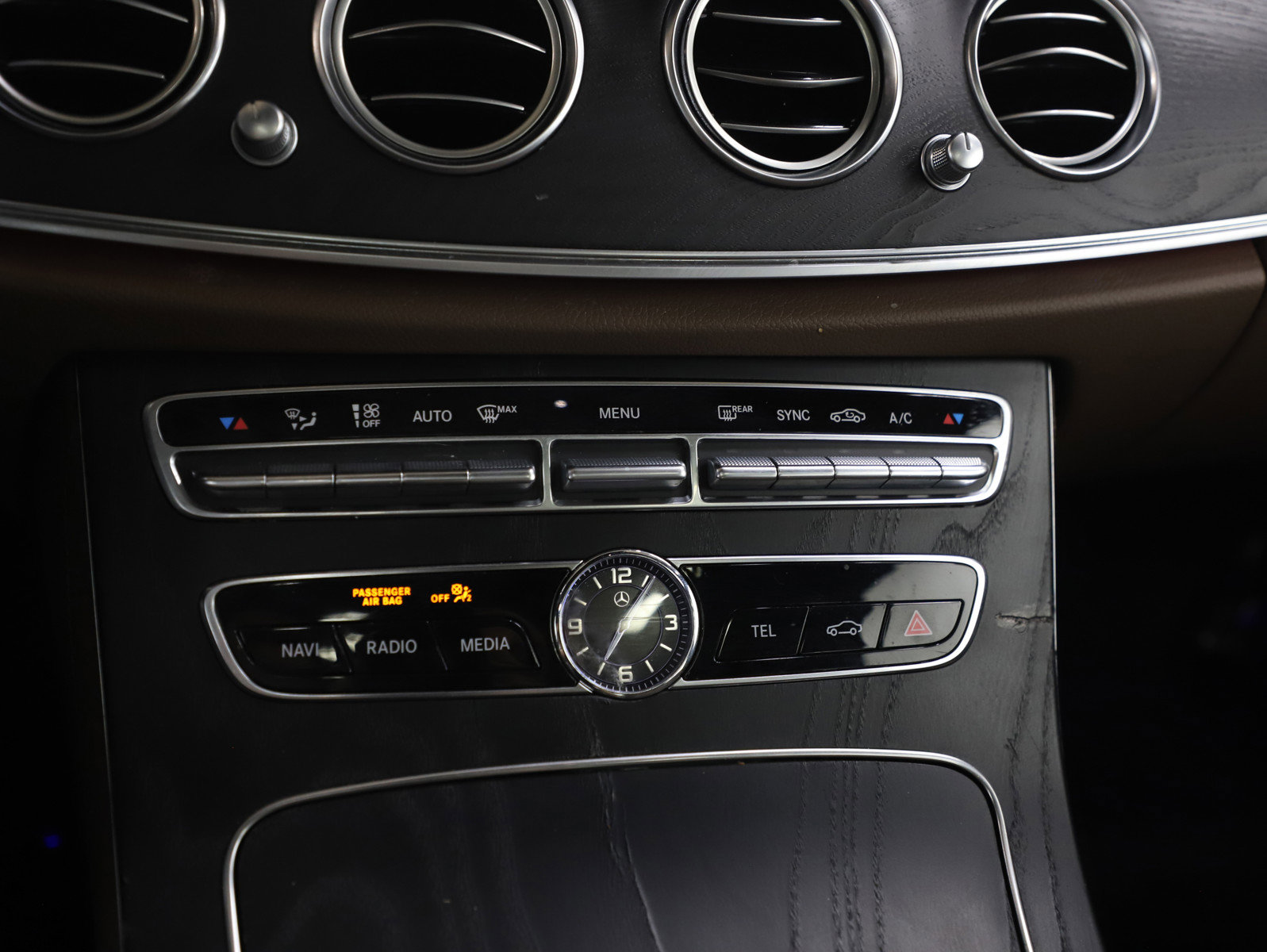 Used 2019 Mercedes-Benz E 300 4MATIC image 22