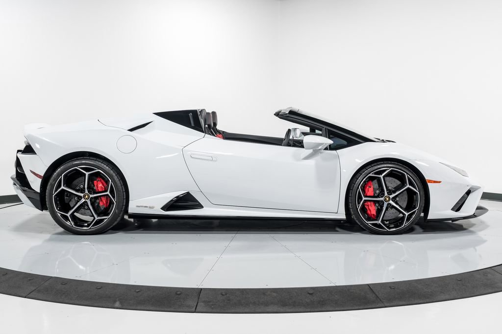 Used 2022 Lamborghini Huracan EVO RWD image 2