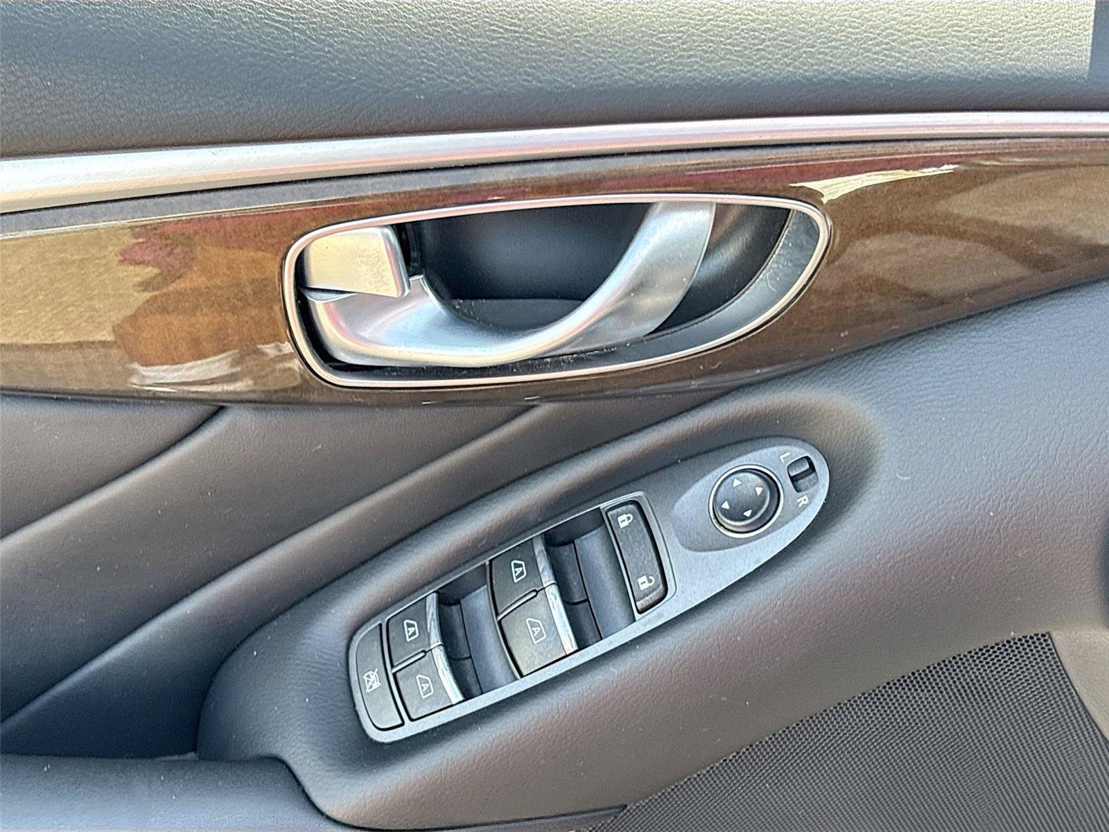 Used 2019 INFINITI Q50 Luxe w/ Cargo Package (L96) RWD image 17
