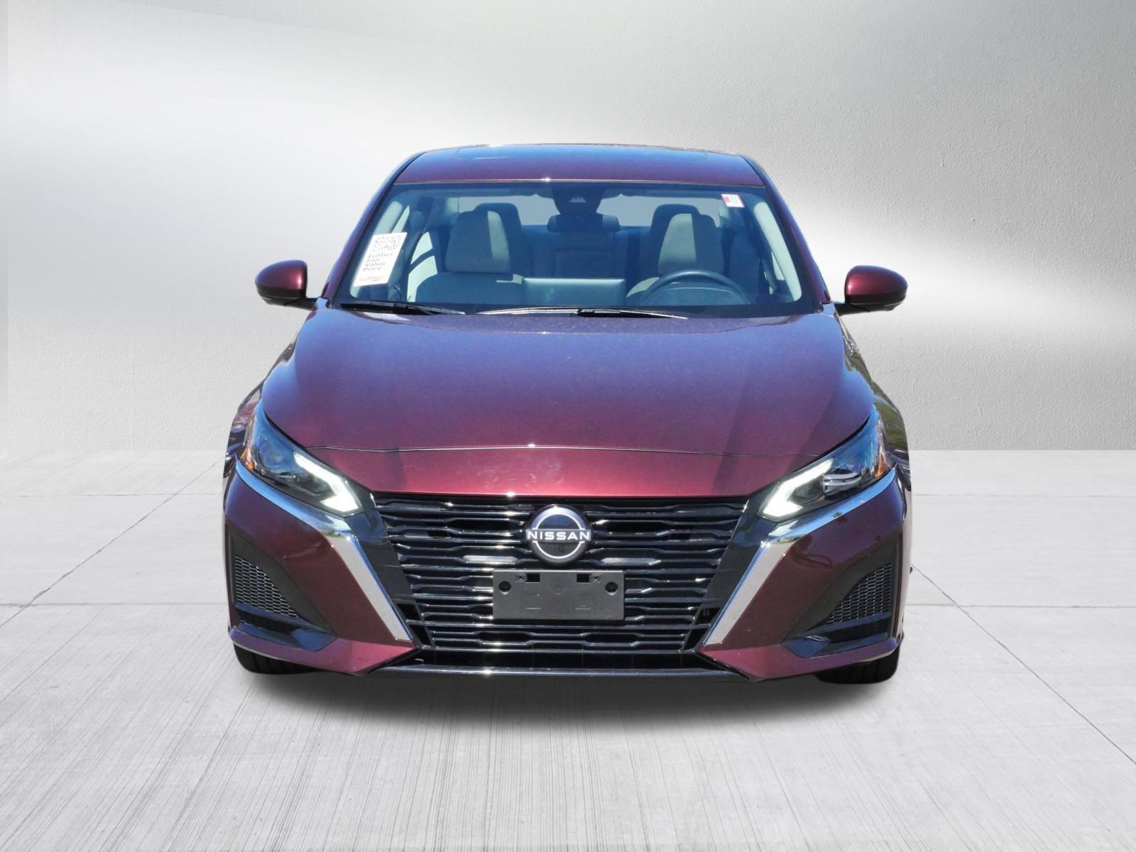 Used 2025 Nissan Altima 2.5 SL AWD/4WD image 2
