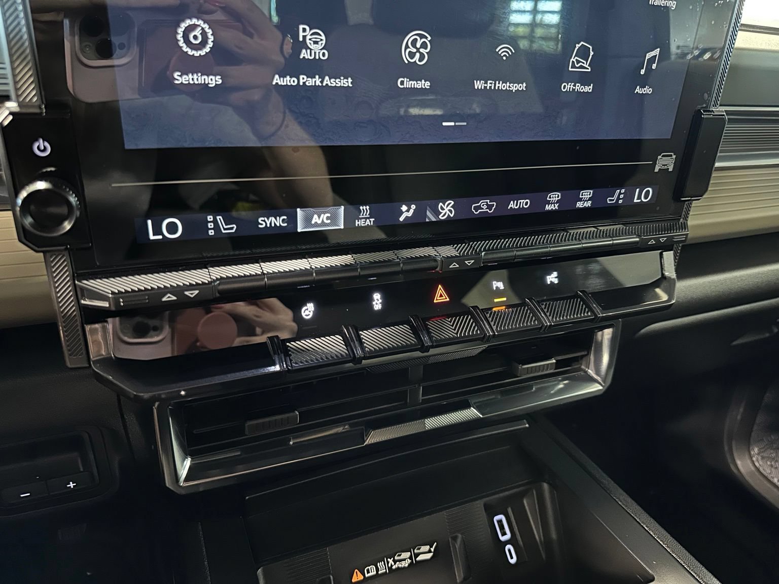Used 2026 GMC Hummer EV SUV AWD/4WD image 33
