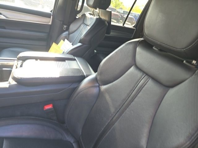 Used 2024 Jeep Wagoneer Series II w/ Convenience Group I AWD/4WD image 12