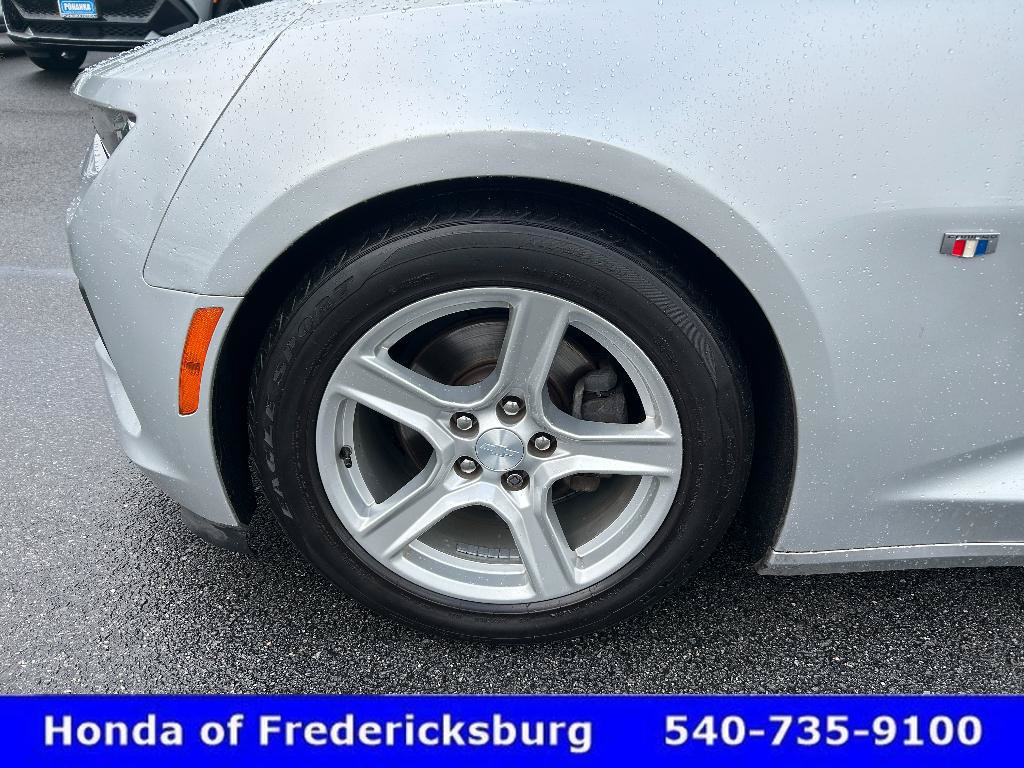 Used 2017 Chevrolet Camaro LT RWD image 30