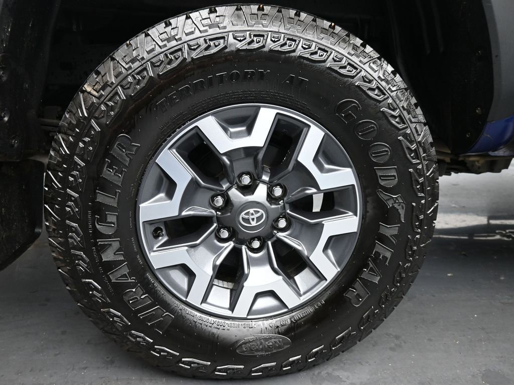 Used 2023 Toyota Tacoma TRD Off-Road w/ Technology Package image 10