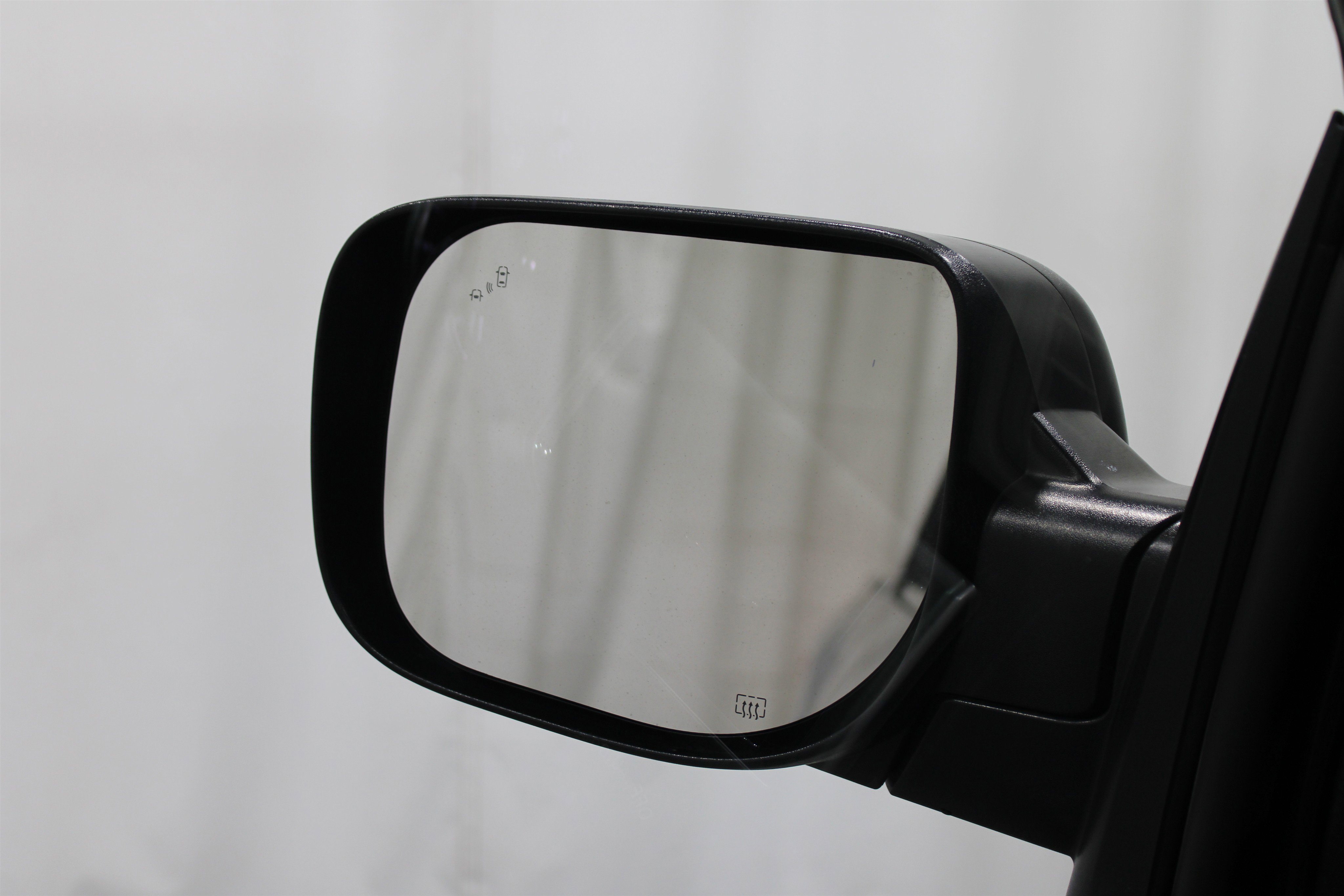 Used 2021 Nissan Titan SV image 21