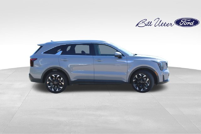 Used 2025 Kia Sorento EX FWD image 4