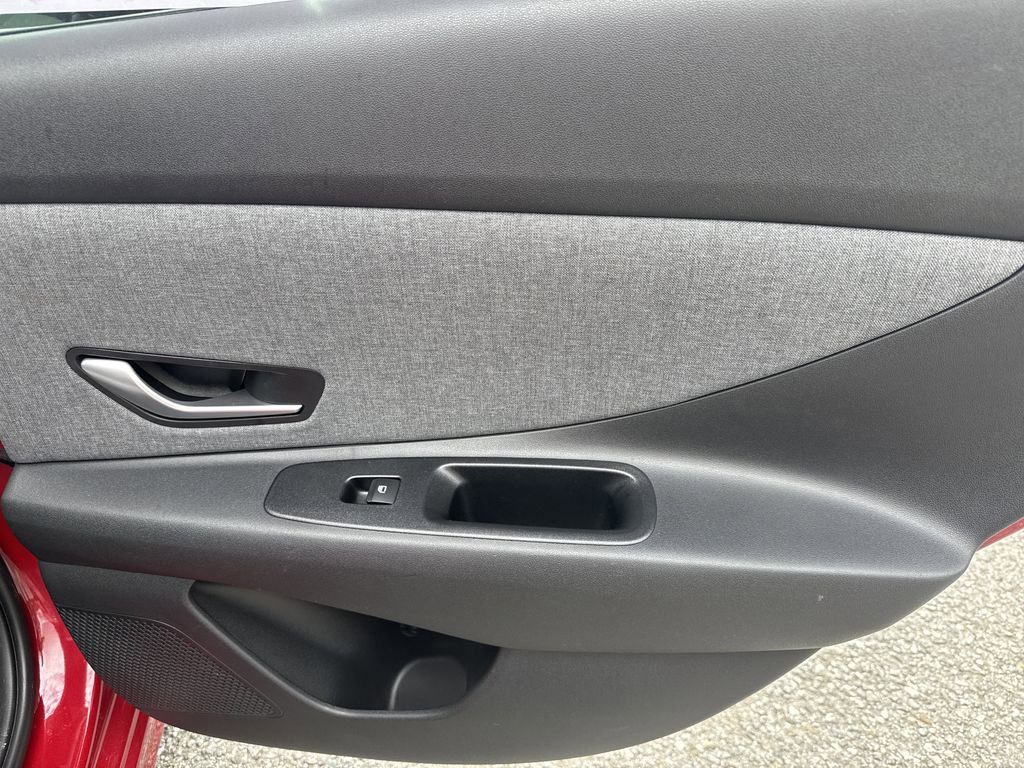 Used 2023 Hyundai Elantra Limited image 16