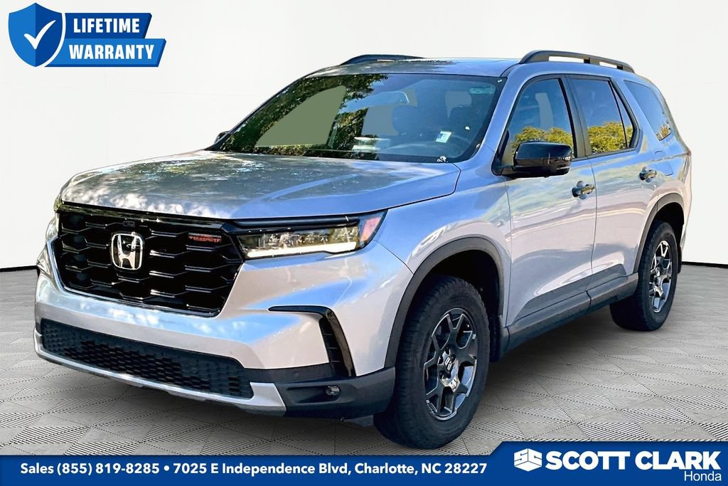 Used 2025 Honda Pilot TrailSport image 3